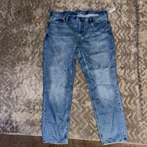I am selling men jeans, Brand is old navy, Color is medium rinse.